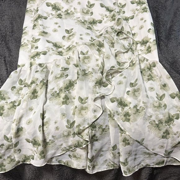 JJ’s House Floral Puff Sleeve Dress - Picture 3 of 4